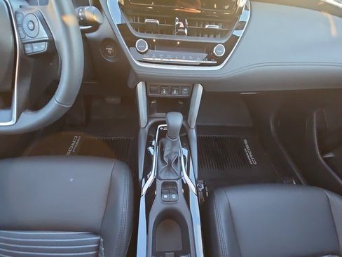 Used 2024 Toyota Corolla Cross XSE image 15