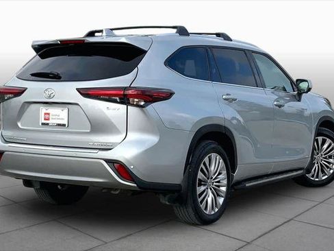 Certified 2025 Toyota Highlander Platinum AWD/4WD image 13