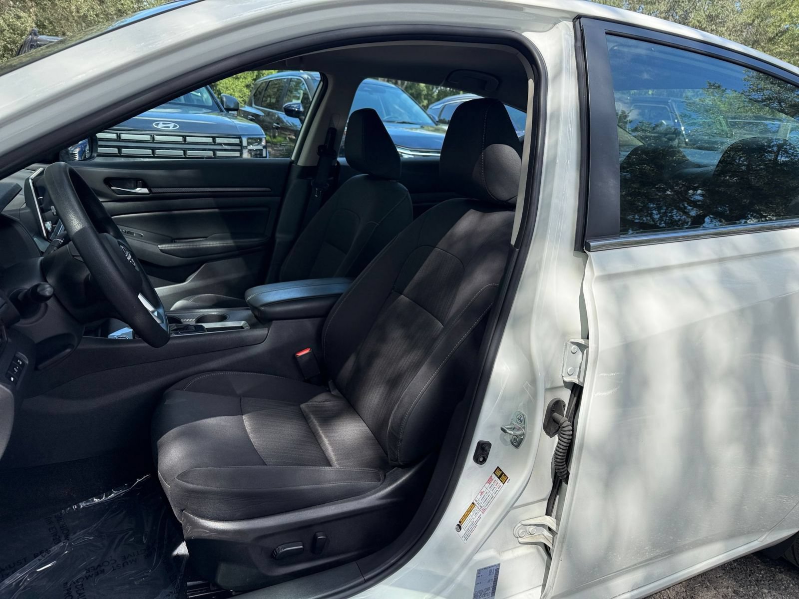 Used 2025 Nissan Altima 2.5 SV FWD image 32
