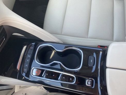 Used 2021 Buick Envision Essence image 23