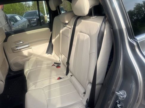 Used 2021 Mercedes-Benz GLB 250 4MATIC image 11