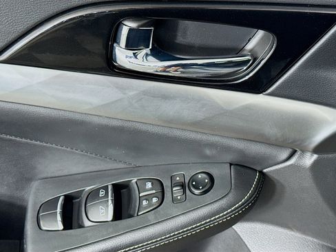 Used 2022 Nissan Maxima SV w/ Floor Mat Group FWD image 23