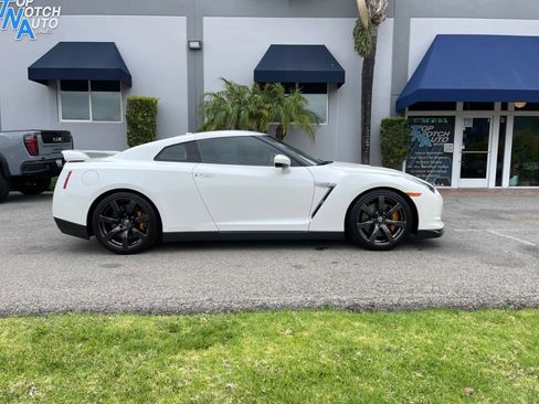 Used 2010 Nissan GT-R Premium image 4