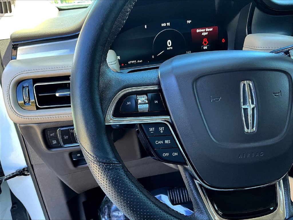 Used 2022 Lincoln Nautilus FWD w/ Premium Package image 11