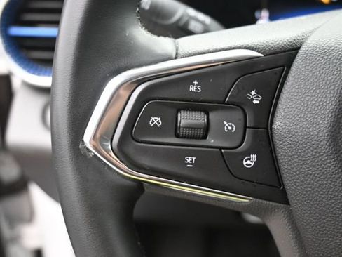 Used 2025 Chevrolet Trax LT w/ LT Convenience Package FWD image 18