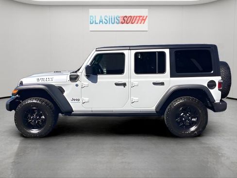 Used 2024 Jeep Wrangler Unlimited image 6