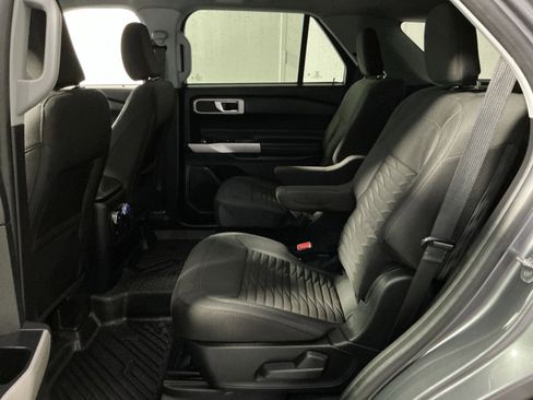 Used 2021 Ford Explorer XLT image 30
