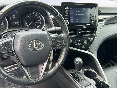 Used 2022 Toyota Camry SE FWD image 10