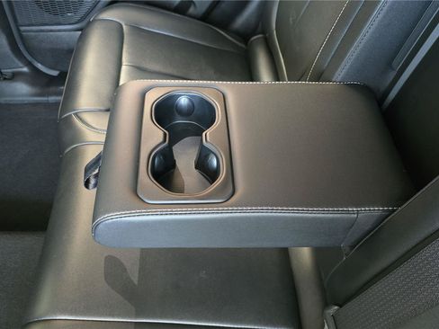 Used 2023 Jeep Grand Cherokee Limited AWD/4WD image 19