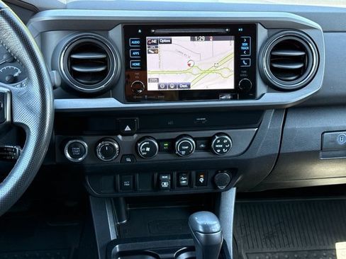 Used 2019 Toyota Tacoma TRD Off-Road AWD/4WD image 11