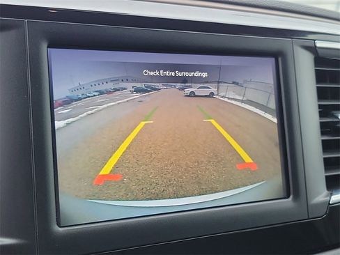 Used 2024 Chrysler Voyager LX image 27