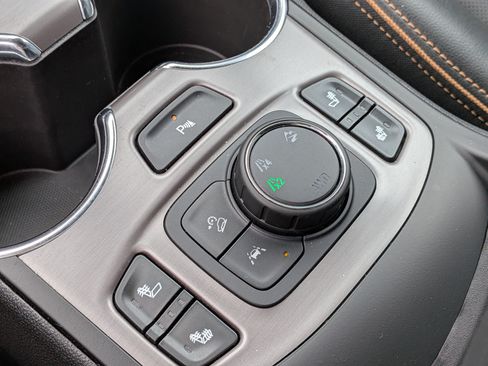 Used 2022 GMC Terrain AT4 w/ Infotainment Package II AWD/4WD image 33