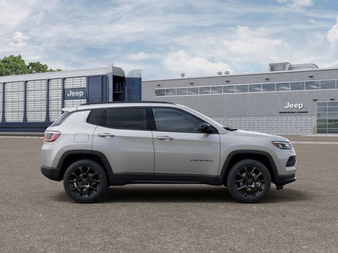 New 2026 Jeep Compass Latitude image 21