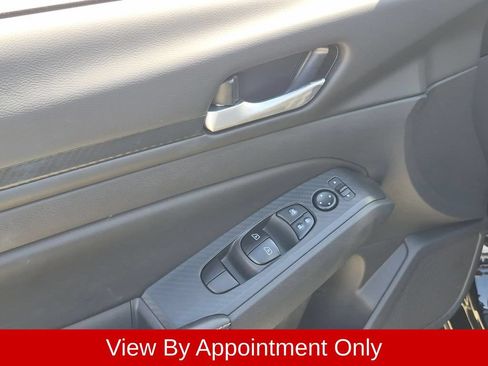 Used 2025 Nissan Altima 2.5 SV FWD image 19