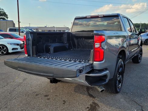 Used 2020 Chevrolet Silverado 1500 Custom w/ Custom Value Package AWD/4WD image 24