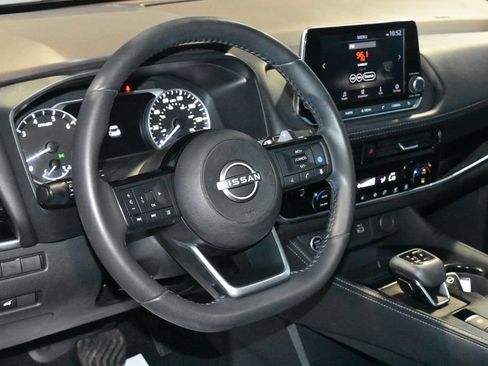 Used 2023 Nissan Rogue SL AWD/4WD image 2