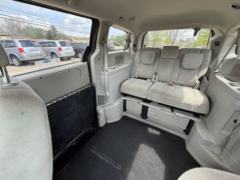 Used 2016 Dodge Grand Caravan SXT FWD image 22