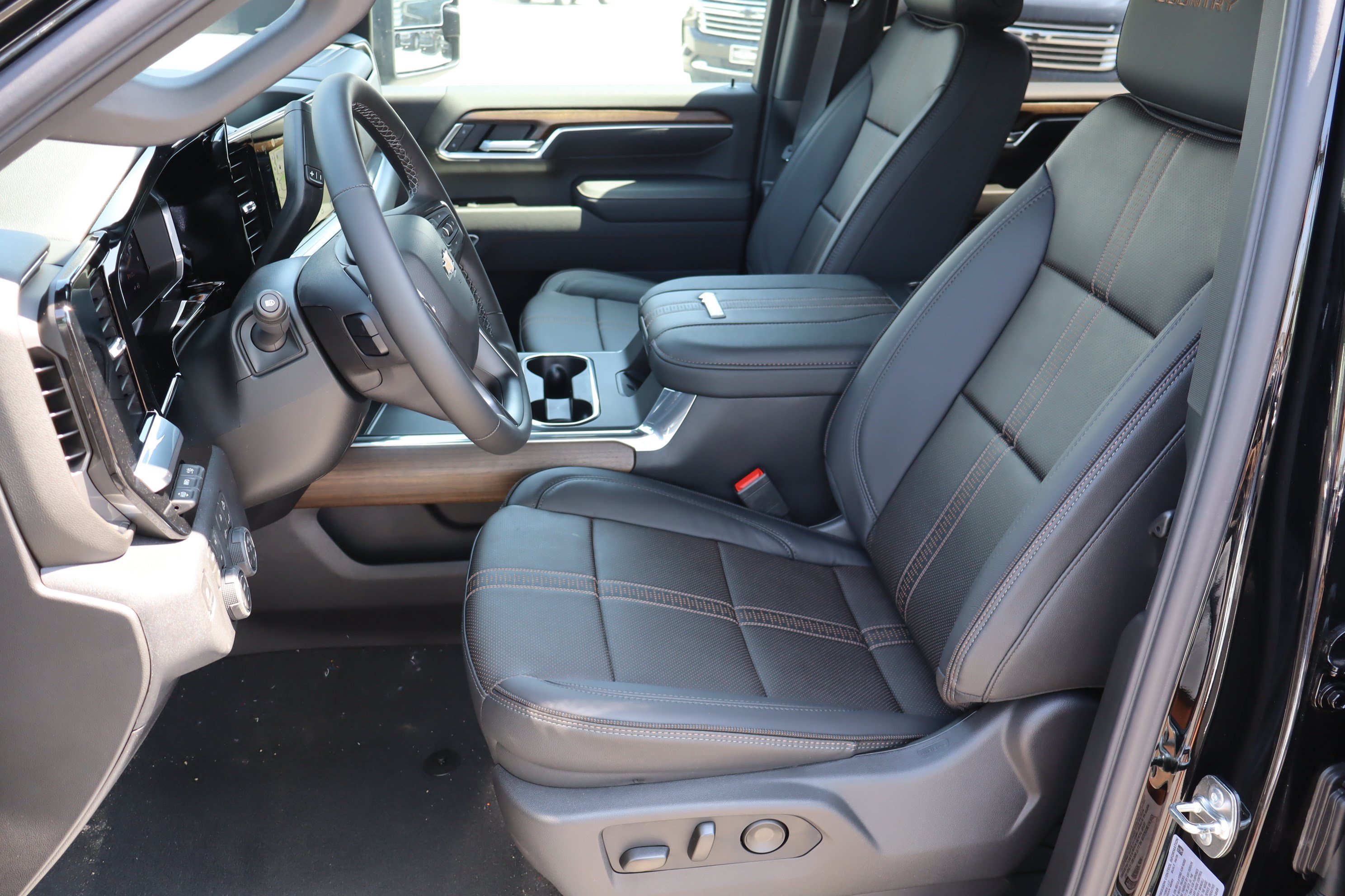 New 2026 Chevrolet Silverado 2500 High Country w/ High Country Premium Package AWD/4WD image 14