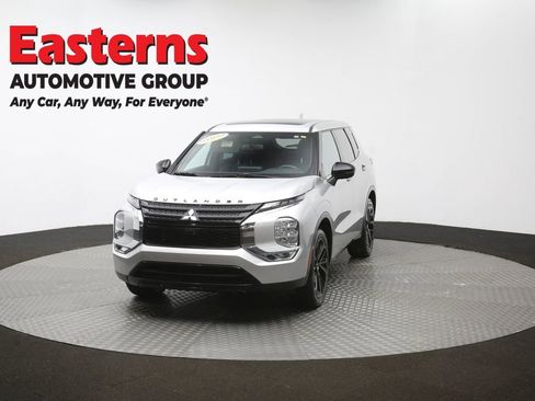 Used 2022 Mitsubishi Outlander SE image 53