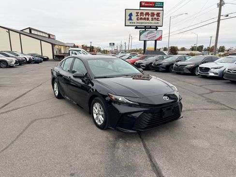Used 2025 Toyota Camry LE image 4
