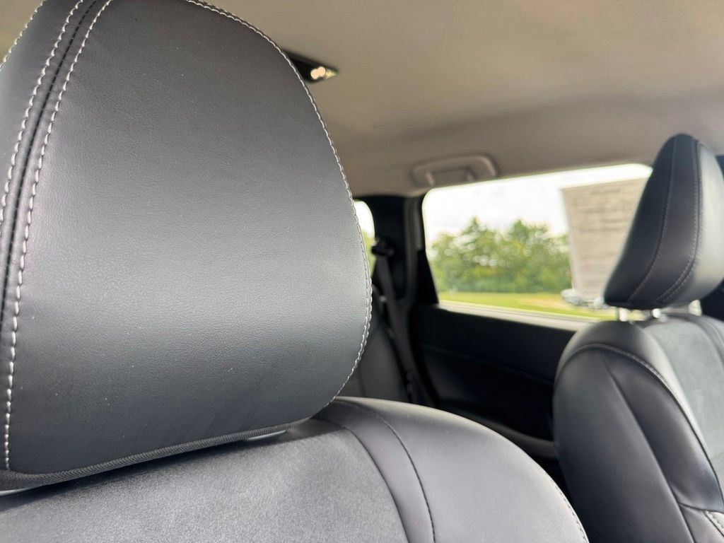 Used 2025 Mitsubishi Outlander SE AWD/4WD image 30
