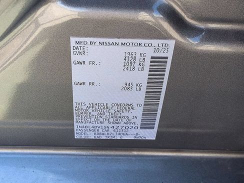 Used 2025 Nissan Altima 2.5 SV FWD image 35