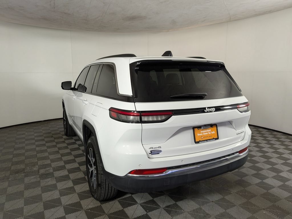 Certified 2025 Jeep Grand Cherokee Limited AWD/4WD image 4