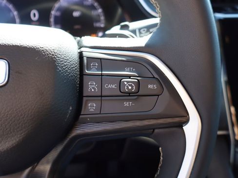 Used 2024 Jeep Grand Cherokee Altitude AWD/4WD image 16