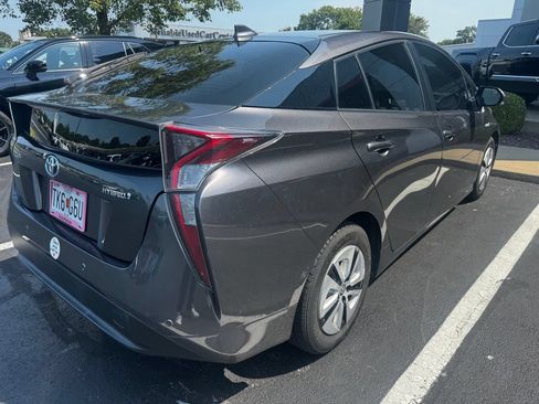 Certified 2018 Toyota Prius Two w/ Prius Two Safety Plus Package FWD image 4