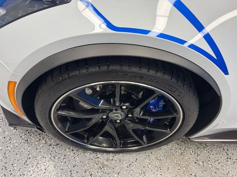 Used 2018 Chevrolet Corvette Z06 w/ Carbon 65 Edition RWD image 29