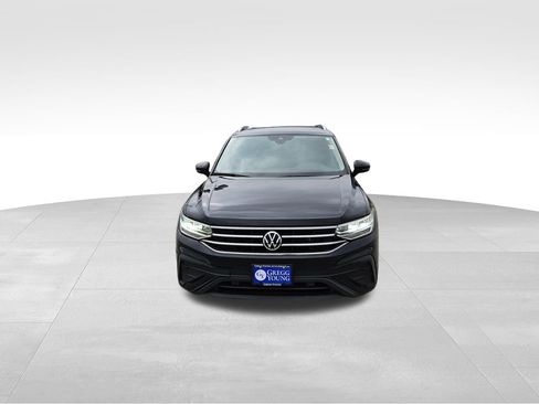 Used 2022 Volkswagen Tiguan SE AWD/4WD image 2