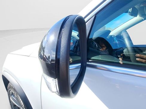 Used 2017 Volkswagen Tiguan Sport image 4