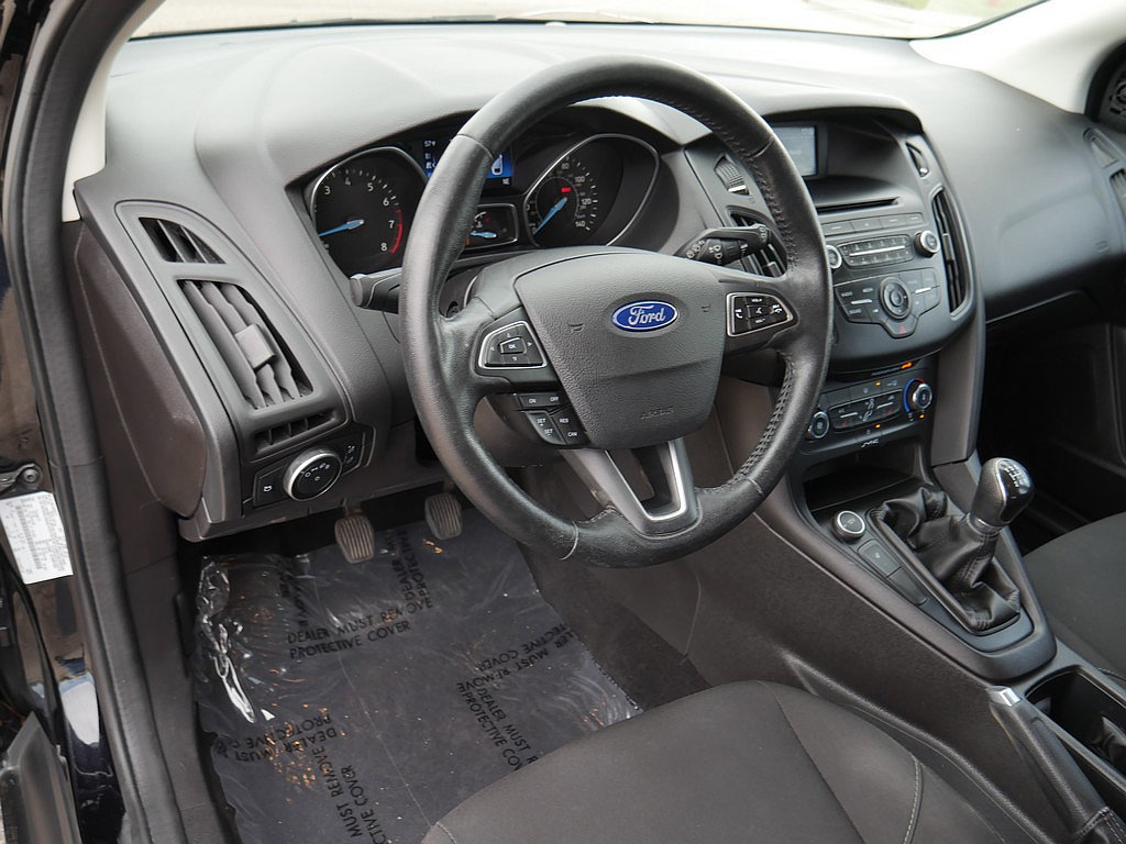 Used 2016 Ford Focus SE w/ SE Cold Weather Package FWD image 12