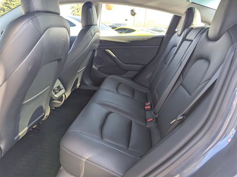 Used 2023 Tesla Model 3 Standard Range image 9