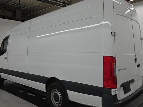 Used 2023 Mercedes-Benz Sprinter 2500 image 12
