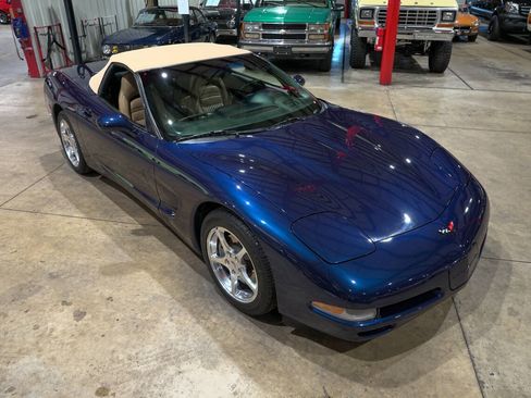 Used 2000 Chevrolet Corvette Convertible w/ Memory Pkg RWD image 28