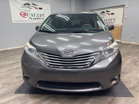 Used 2011 Toyota Sienna XLE w/ Premium Pkg image 3