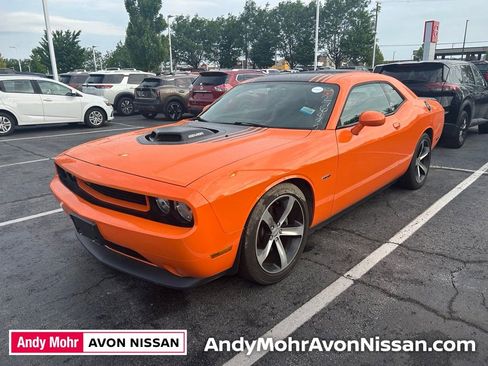 Used 2014 Dodge Challenger R/T RWD image 2