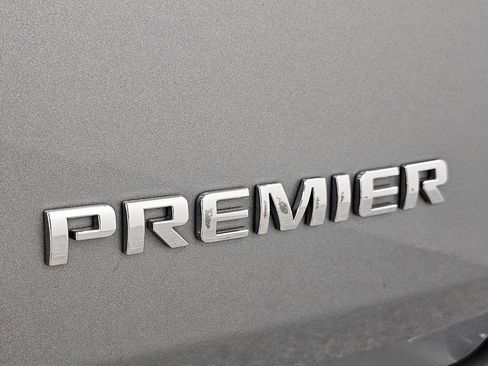 Used 2023 Chevrolet Traverse Premier AWD/4WD image 34
