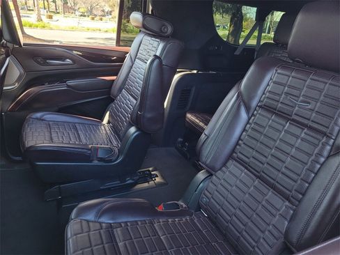 Used 2021 Cadillac Escalade ESV Premium Luxury Platinum w/ Heavy-Duty Trailer Package image 21