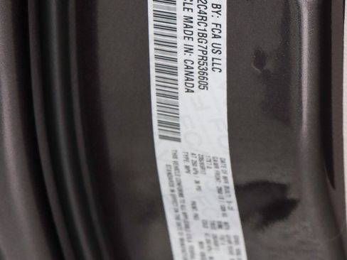Used 2023 Chrysler Pacifica Touring-L FWD image 33