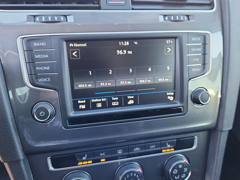 Used 2017 Volkswagen Golf Alltrack SEL image 25