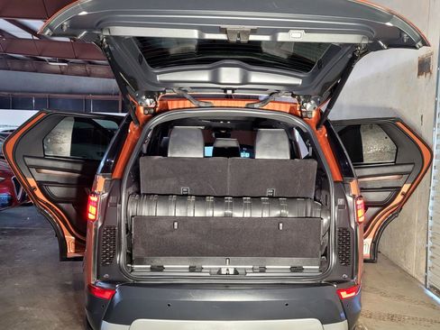 Used 2018 Land Rover Discovery HSE Luxury image 12