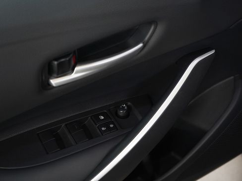 Used 2025 Toyota Corolla SE image 20