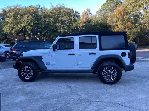 Used 2021 Jeep Wrangler Unlimited Sport image 29