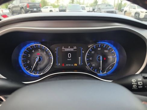 Used 2020 Chrysler Pacifica Touring-L FWD image 11