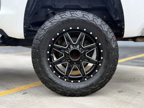 Used 2019 Toyota Tundra SR5 w/ SR5 Upgrade Package AWD/4WD image 11