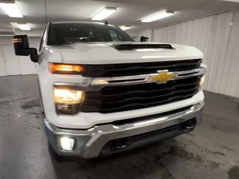 Certified 2025 Chevrolet Silverado 2500 LT w/ Convenience Package AWD/4WD image 3