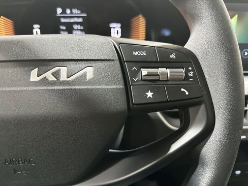 New 2025 Kia K4 LXS image 30