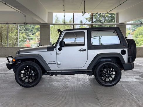 Used 2014 Jeep Wrangler Sport w/ Connectivity Group AWD/4WD image 8